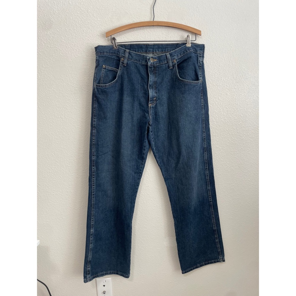 Wrangler Rugged Wear Jeans Mens 36x32 Blue Excellent Straight Leg Cotton 31000UN